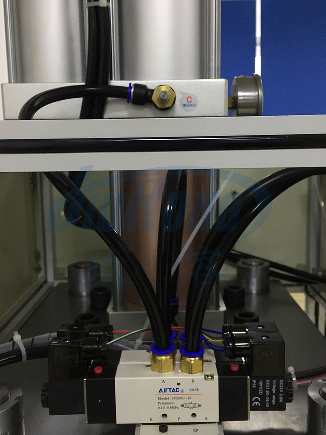 菠萝福利导航缸C口接两位五通电磁阀的A口