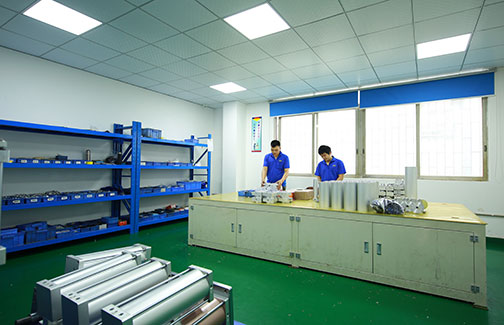 菠萝视频污版网址入口增压缸产品装配室